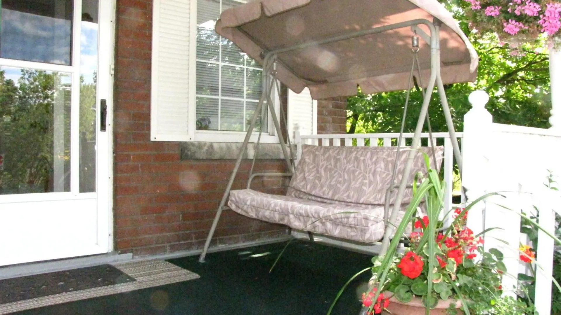 Strathaird Bed And Breakfast Bed & Breakfast Niagara Falls