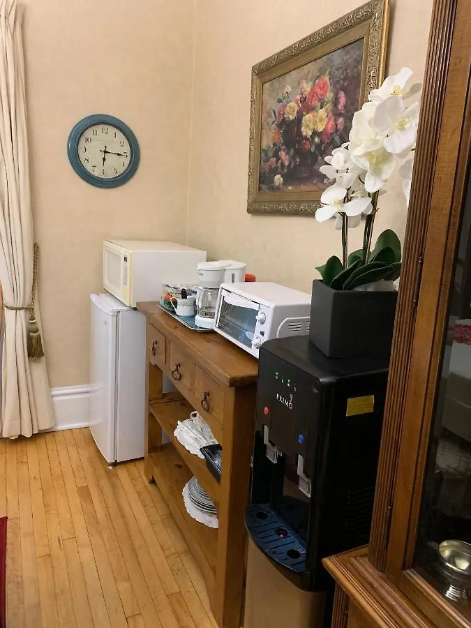 Strathaird Bed And Breakfast Bed & Breakfast Niagara Falls