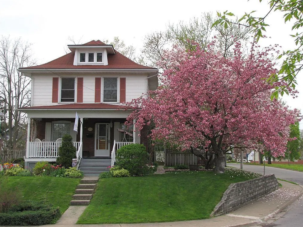 Strathaird Bed And Breakfast Niagara Falls
